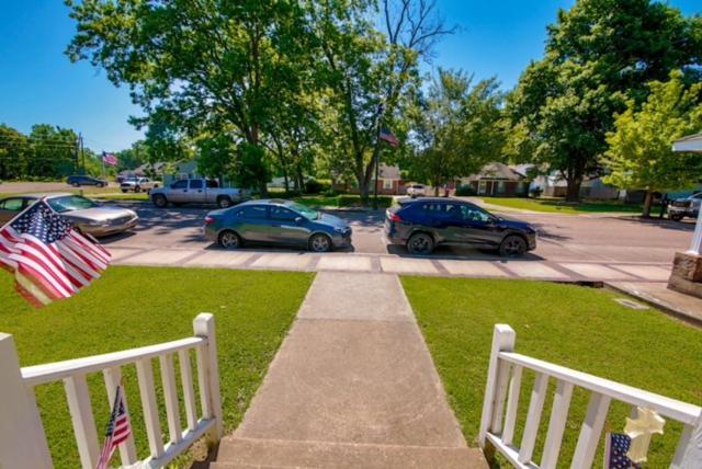 Historic Town Square Bungalow In Heart Of Brighton Atoka Exterior photo