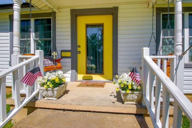 Historic Town Square Bungalow In Heart Of Brighton Atoka Exterior photo